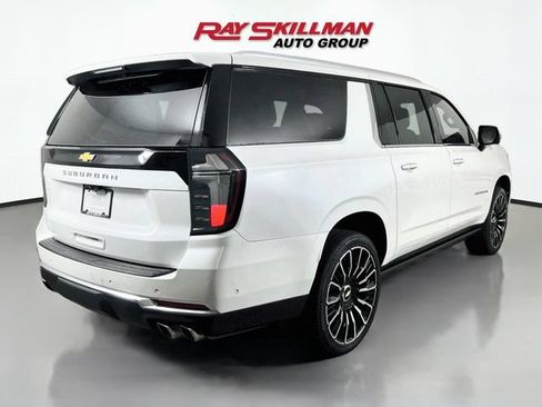 Used 2025 Chevrolet Suburban High Country AWD/4WD image 7