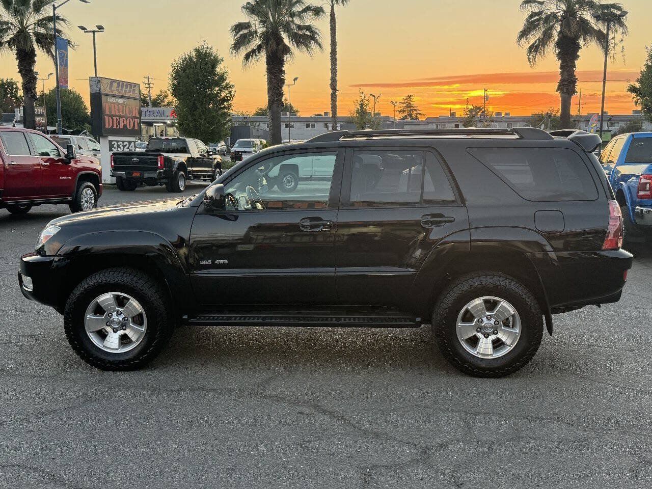 Used 2005 Toyota 4Runner SR5 AWD/4WD image 4