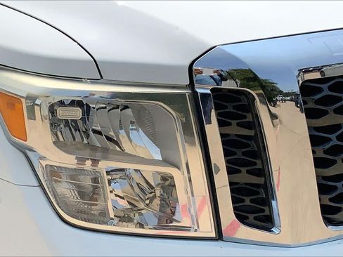 Used 2017 Nissan Titan SV RWD image 26