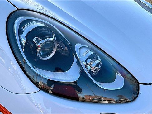 Used 2018 Porsche Cayenne Platinum Edition w/ Premium Package image 28