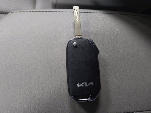 Used 2023 Kia Soul LX image 32