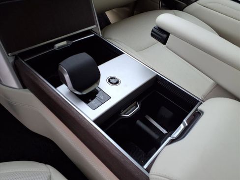 Used 2025 Land Rover Range Rover Long Wheelbase SE image 14