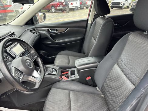 Used 2017 Nissan Rogue SV w/ SV Premium Package FWD image 11