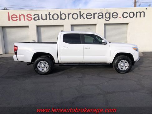 Used 2019 Toyota Tacoma SR image 1