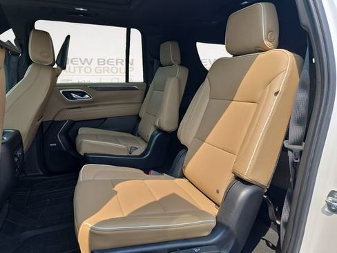 Used 2021 Chevrolet Suburban Premier w/ Premium Package AWD/4WD image 13