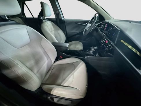 Used 2025 Kia Niro EX FWD image 28