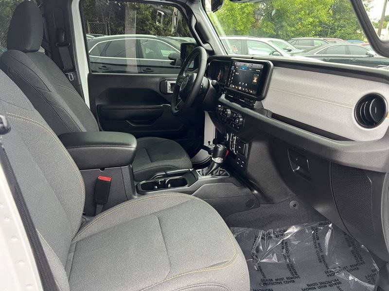 Used 2025 Jeep Wrangler Unlimited Sport AWD/4WD image 7