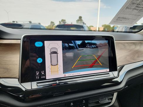 Certified 2025 Volkswagen Atlas SE FWD image 18