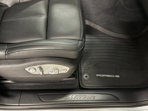 Certified 2026 Porsche Macan image 31