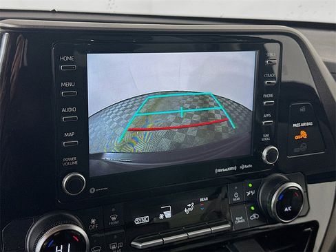 Used 2022 Toyota Highlander LE image 20