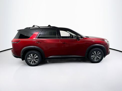 Used 2023 Nissan Pathfinder SL w/ Black Appearance Package AWD/4WD image 4