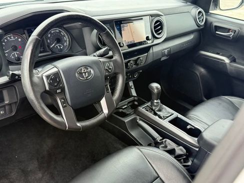 Used 2019 Toyota Tacoma TRD Sport AWD/4WD image 9