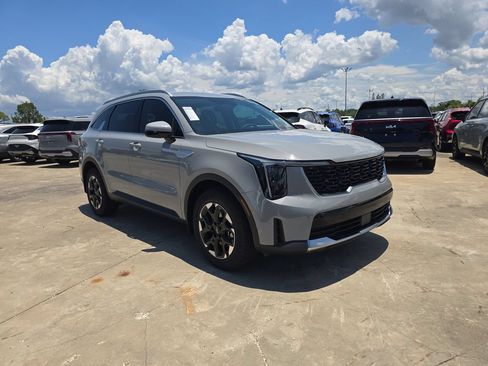 New 2026 Kia Sorento S FWD image 2