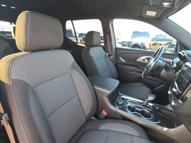 Used 2022 Chevrolet Traverse LT FWD image 22