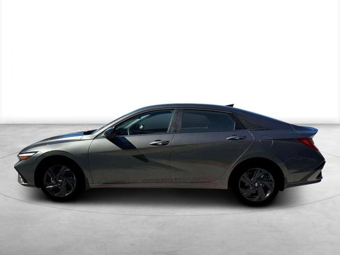 New 2026 Hyundai Elantra SEL Sport Premium FWD image 3