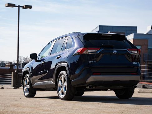 Used 2019 Toyota RAV4 Limited image 5