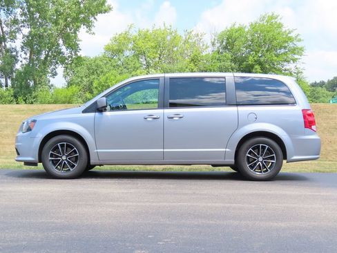 Used 2018 Dodge Grand Caravan SE FWD image 7