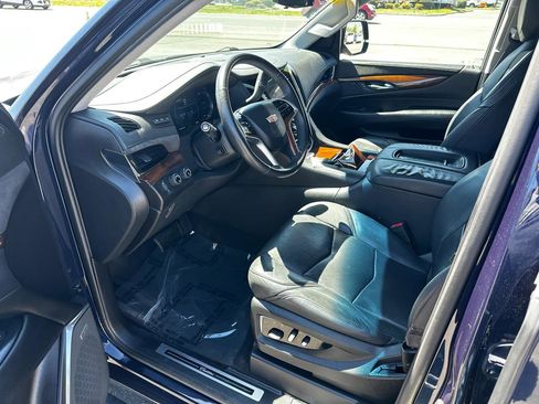 Used 2017 Cadillac Escalade ESV Premium Luxury image 9