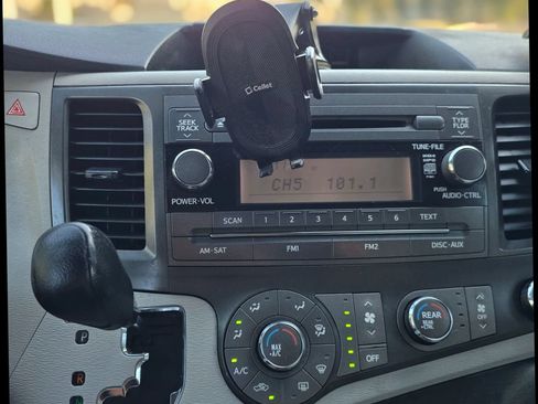 Used 2013 Toyota Sienna L w/ Towing Pkg FWD image 43