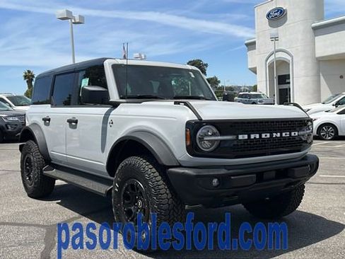 New 2026 Ford Bronco Outer Banks w/ Sasquatch Package AWD/4WD image 1
