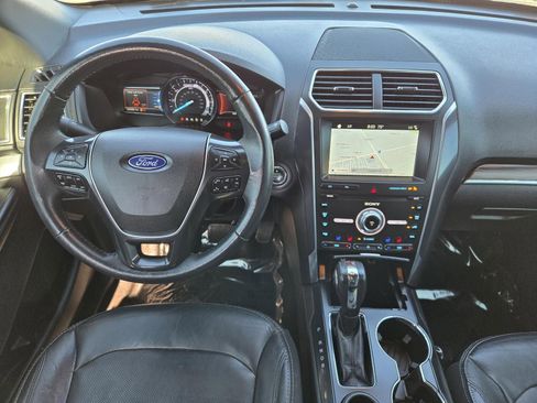 Used 2019 Ford Explorer Limited w/ Class III Trailer Tow Package image 8