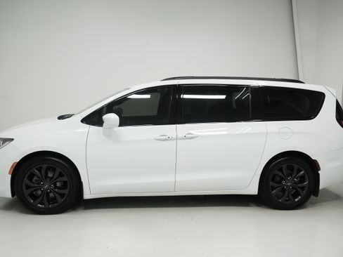 Used 2020 Chrysler Pacifica Touring-L Plus image 7