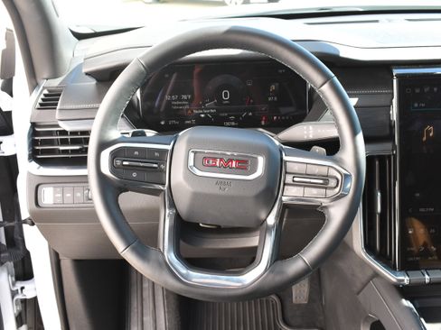 Used 2025 GMC Acadia Elevation w/ Elevation Premium Package image 19