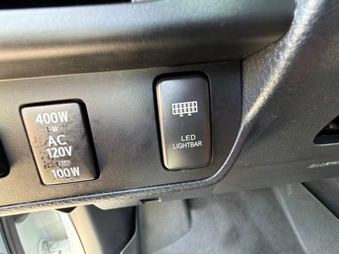 Used 2016 Toyota Tacoma TRD Sport w/ Towing Package AWD/4WD image 31