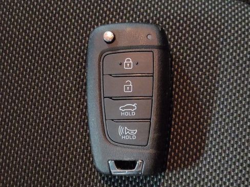 Used 2025 Hyundai Elantra SE FWD image 32