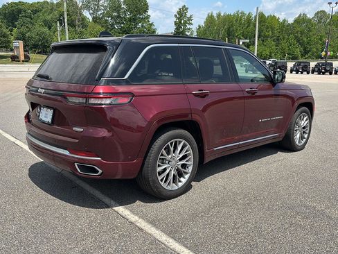 Used 2024 Jeep Grand Cherokee Summit w/ Luxury Tech Group V AWD/4WD image 3