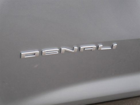 Used 2024 GMC Acadia Denali w/ Super Cruise Package image 9