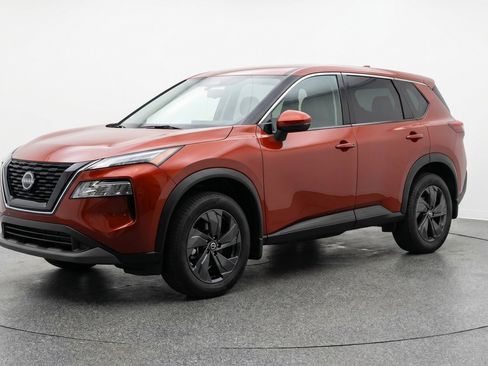Used 2025 Nissan Rogue SV AWD/4WD image 3