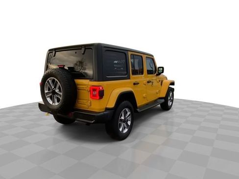 Used 2018 Jeep Wrangler Unlimited Sahara image 2