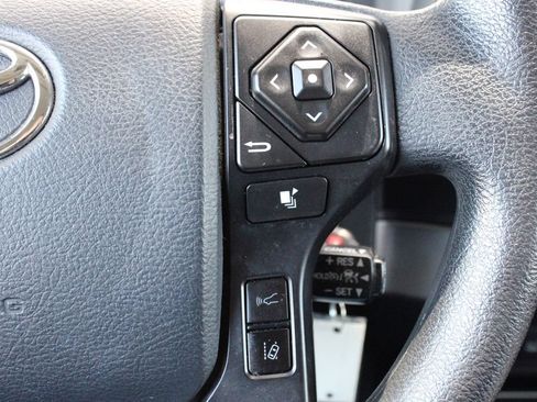 Used 2020 Toyota Tacoma SR AWD/4WD image 32