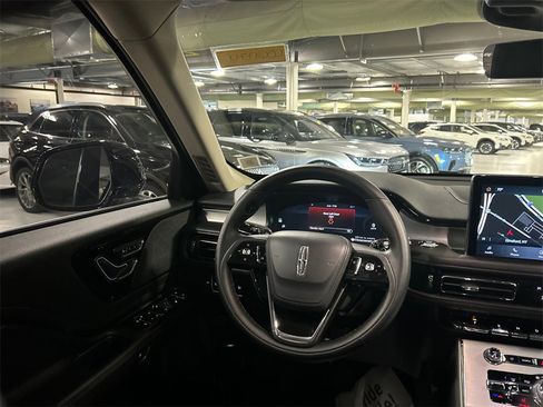 Used 2023 Lincoln Aviator AWD w/ Premium Package image 25