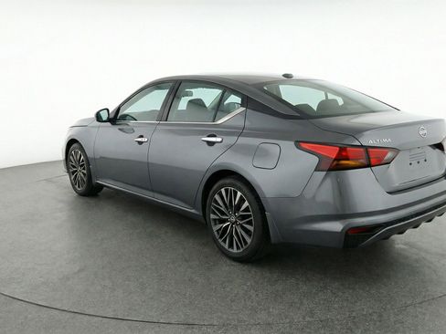 Used 2025 Nissan Altima 2.5 SV FWD image 6