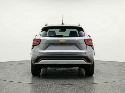 Used 2025 Chevrolet Trax LT w/ LT Convenience Package FWD image 7