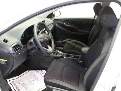 Used 2018 Hyundai Elantra GT FWD image 16