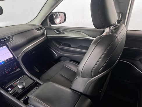 Used 2022 Jeep Grand Cherokee Limited image 23