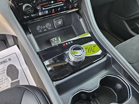 Used 2025 Jeep Grand Cherokee Altitude AWD/4WD image 19