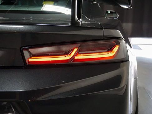 Used 2018 Chevrolet Camaro ZL1 image 81
