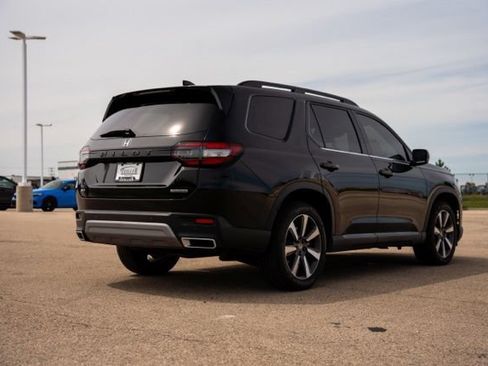 Used 2025 Honda Pilot Touring image 7