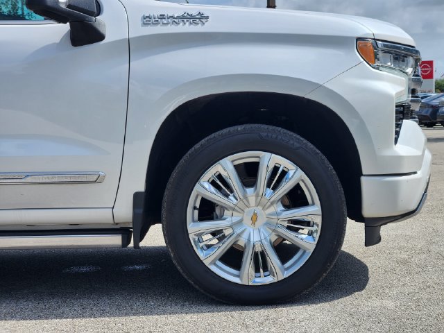 Used 2024 Chevrolet Silverado 1500 High Country AWD/4WD image 9