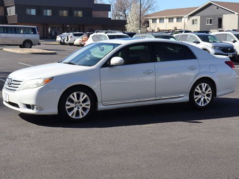 Used 2011 Toyota Avalon Limited image 10
