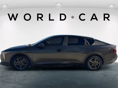 Certified 2025 Kia K4 image 4