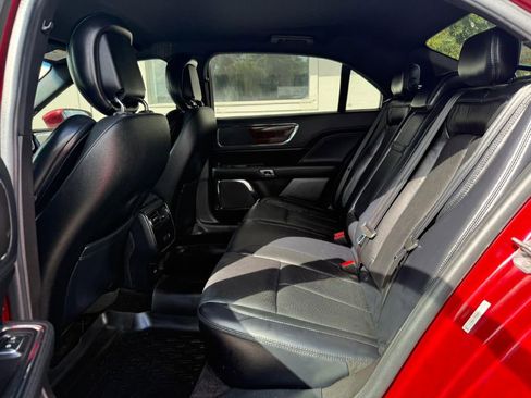 Used 2017 Lincoln Continental Select w/ Climate Package image 18