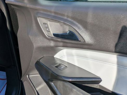 Used 2025 Chevrolet Trax LT w/ LT Convenience Package image 28