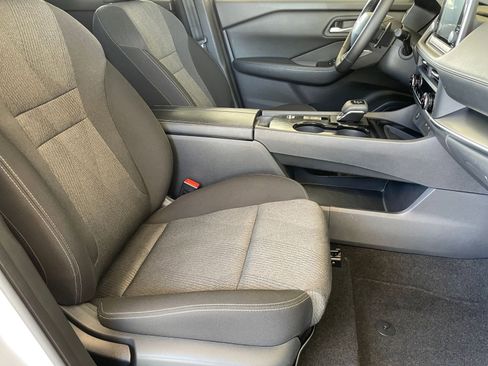 Used 2025 Nissan Rogue SV image 37