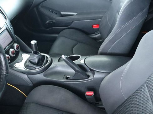 Used 2017 Nissan 370Z Coupe RWD image 17