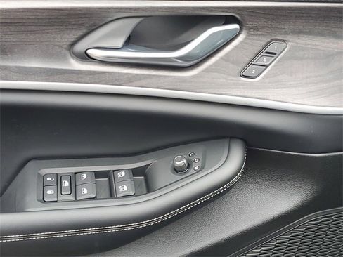 New 2025 Jeep Grand Cherokee Limited w/ Luxury Tech Group II image 17